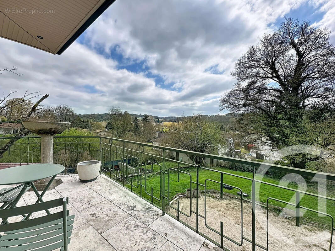 Maison 193 m² à Cour-Et-Buis  - photo 13