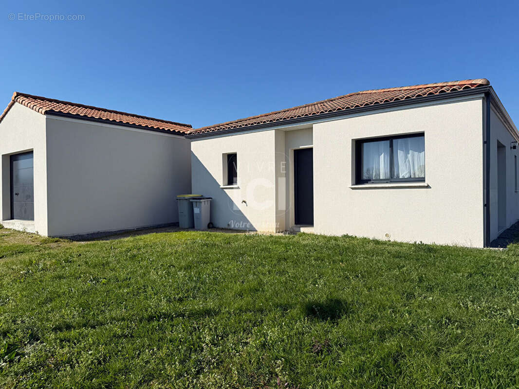 Maison à FROSSAY