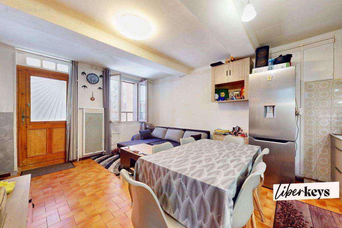 Maison à SAINT-LAURENT-DE-LA-SALANQUE