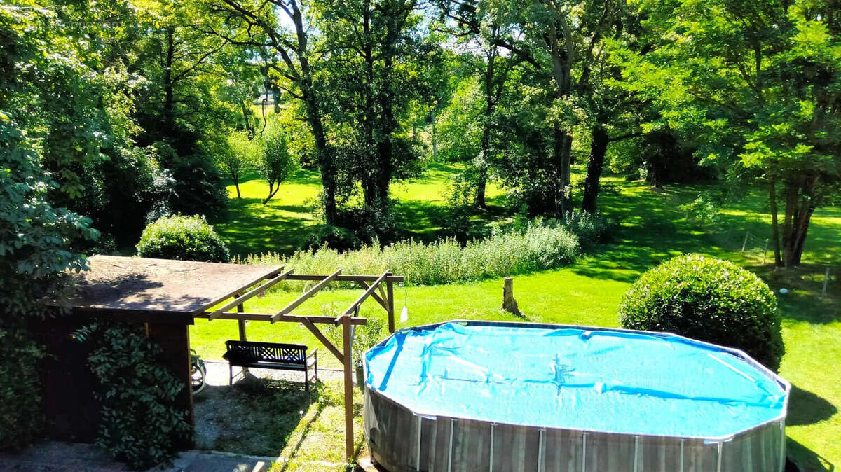 PISCINE - Maison à PRESSAC