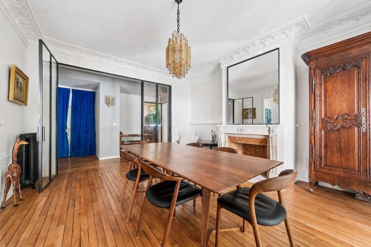 Appartement à PARIS-16E