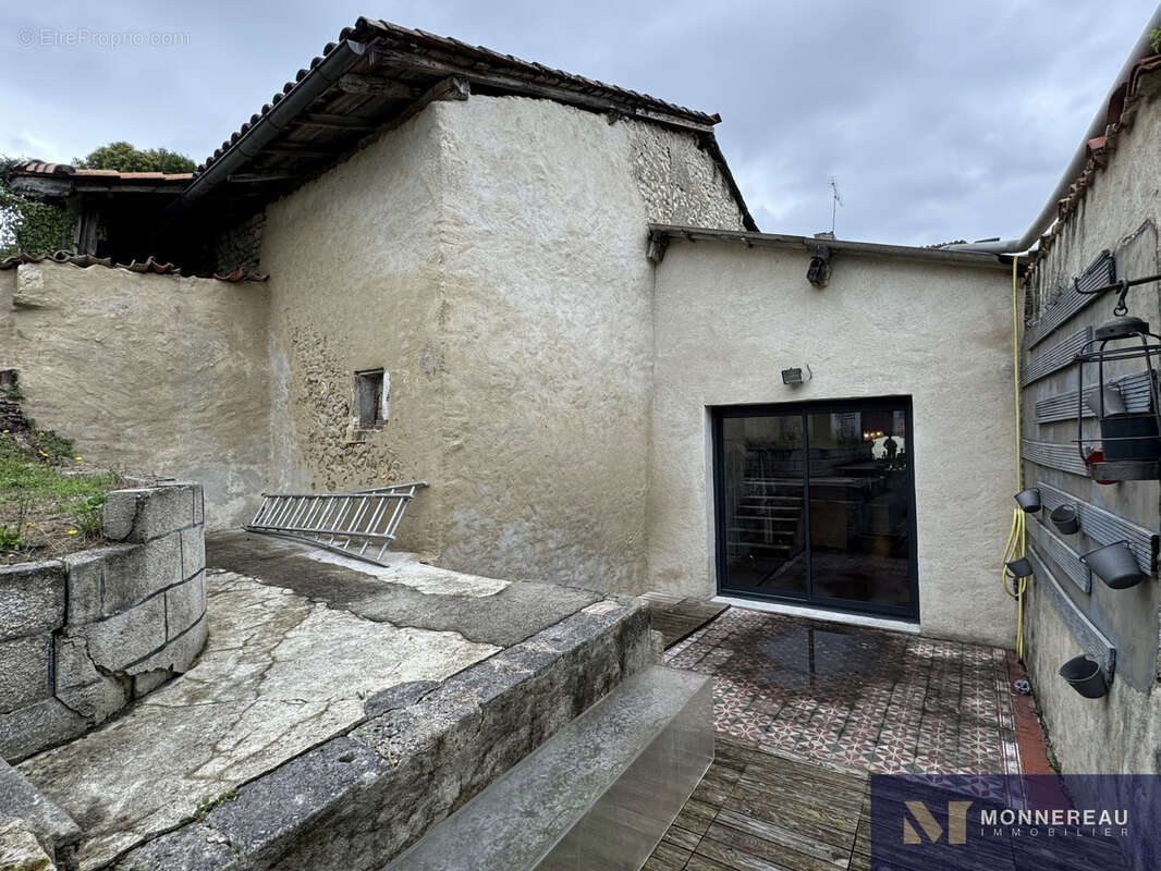 Appartement à BARBEZIEUX-SAINT-HILAIRE