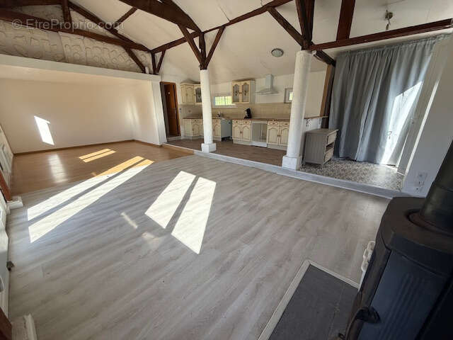 Maison à LA ROCHE-CHALAIS