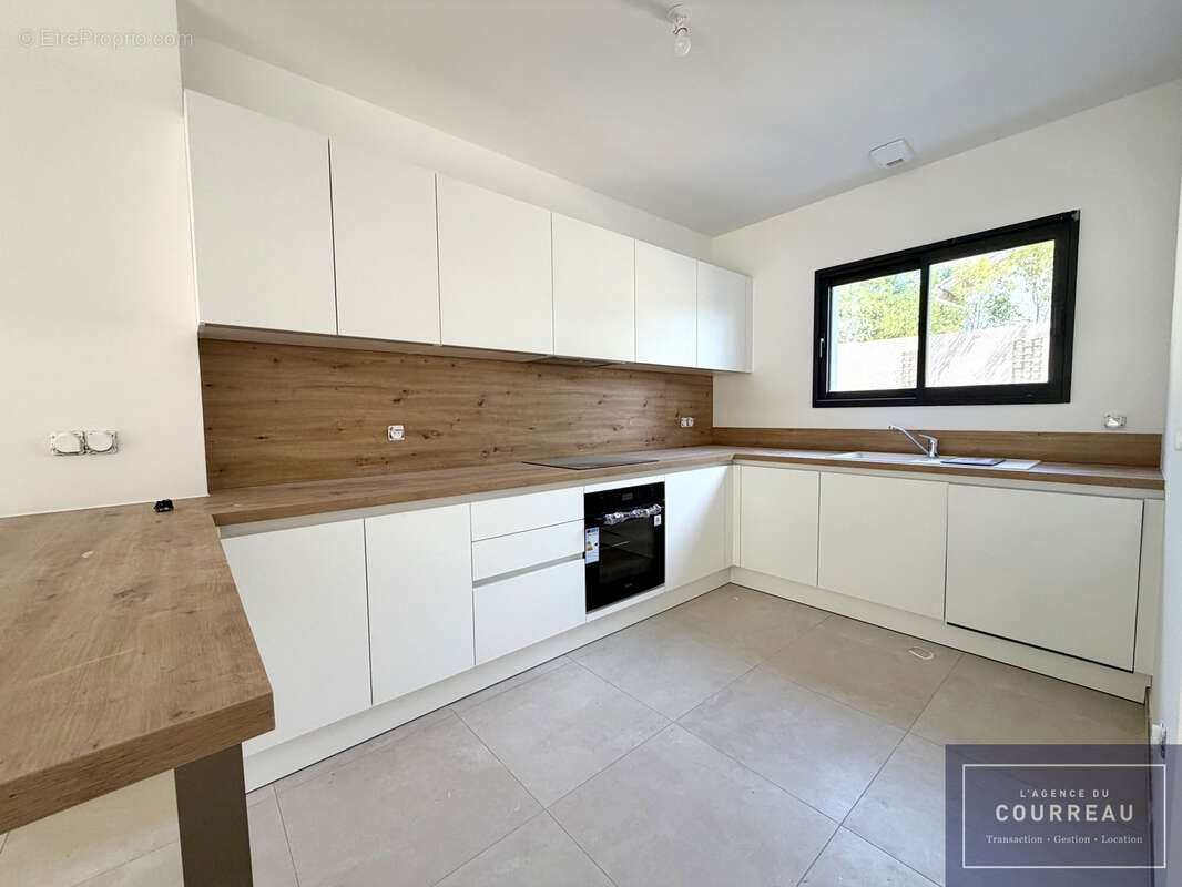 Villa F4 en R+1 neuve de 126 m2 avec jardin et stationnement - photo 2