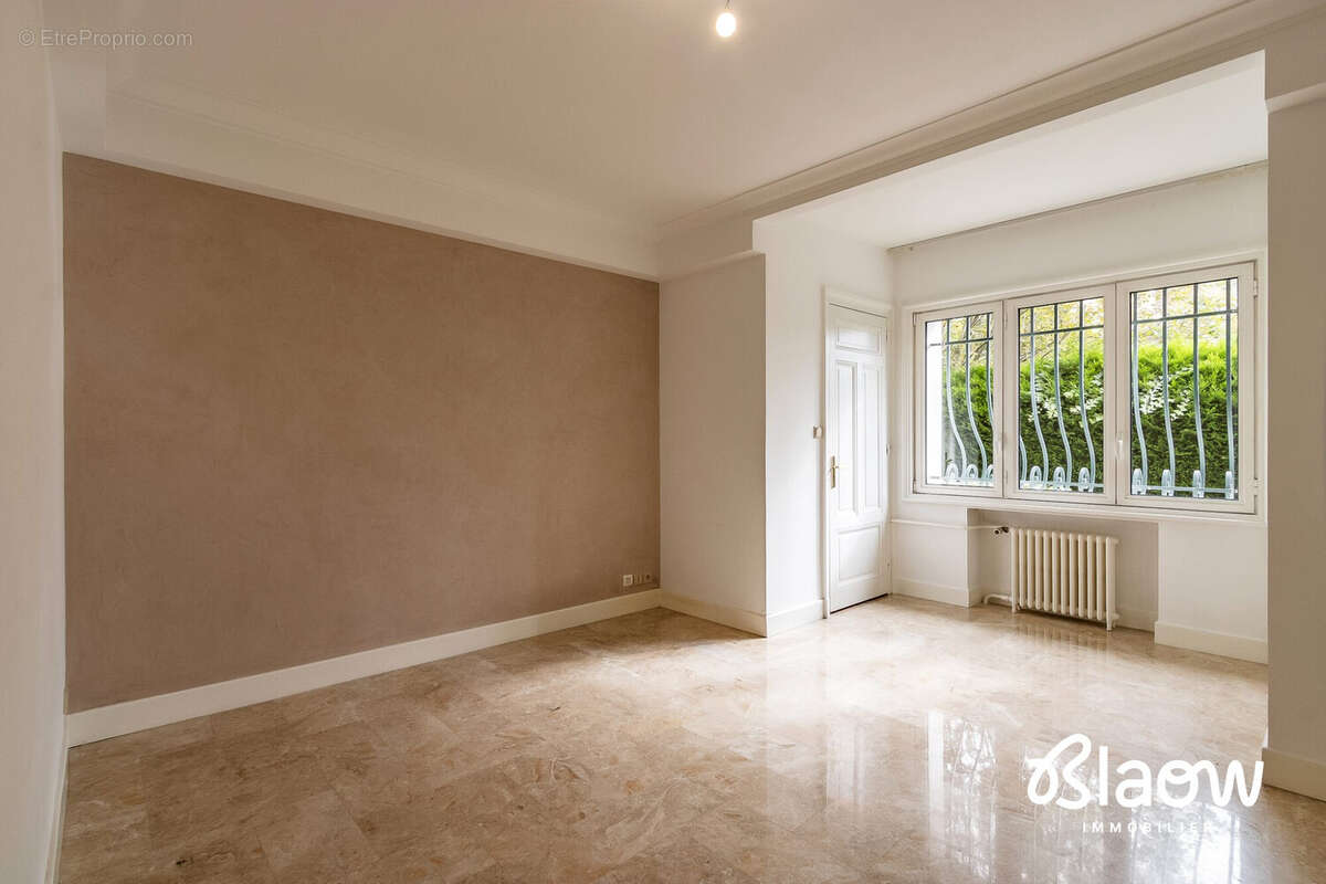 Maison 450 m² à Saint-Etienne  - photo 4