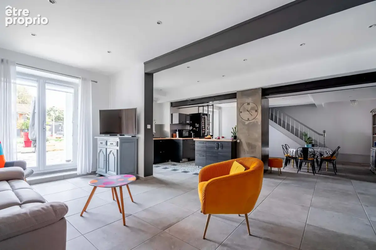 Maison de ville 10 pièces 320 m2 implantée sur sa parcelle de 494 m2 - photo 7