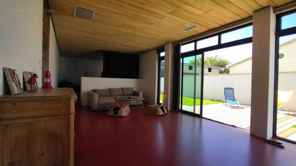 Maison Thaire 6 pièce(s) 236 m2  +  Garage 95 m² - photo 6