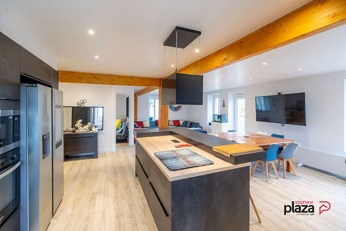 Commerce à LA BREOLE