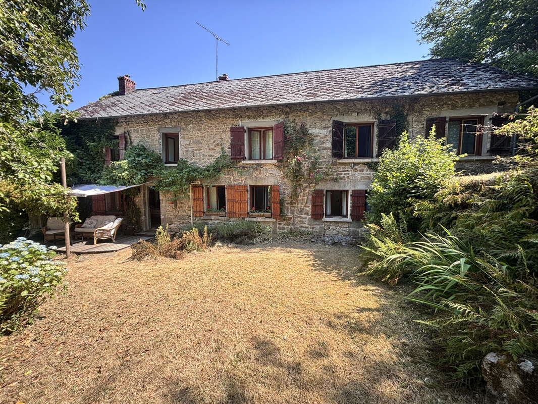 Maison à SAINT-JUNIEN-LA-BREGERE