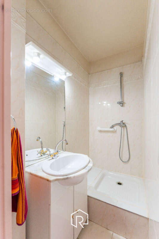 Appartement à MARSEILLE-4E