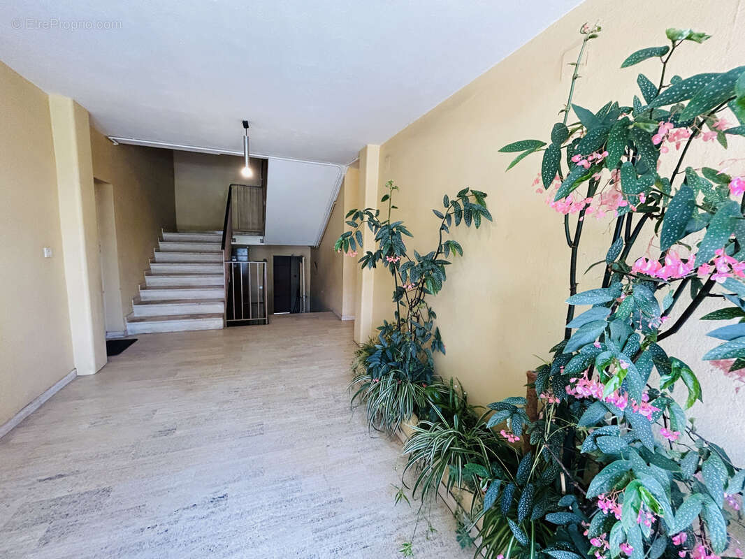 Appartement T4 avec 2 balcons + garage - photo 6