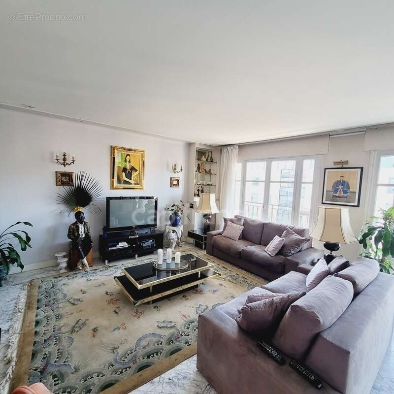 Appartement à CHARENTON-LE-PONT