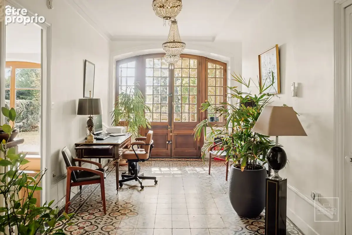 Neuville sur saone - 137m² de charme, jardin 1385m² & parking - photo 5