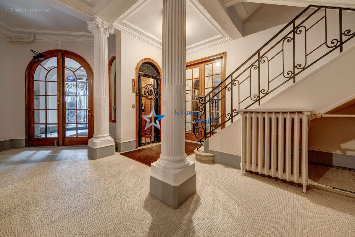 Appartement à PARIS-16E