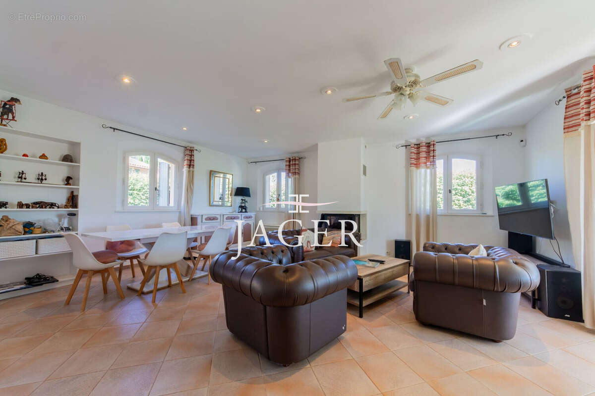 Maison 130 m² à Cogolin  - photo 3