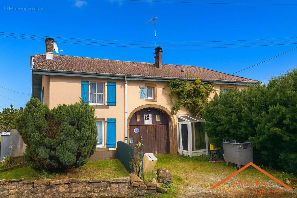 Appartement à CHENIMENIL