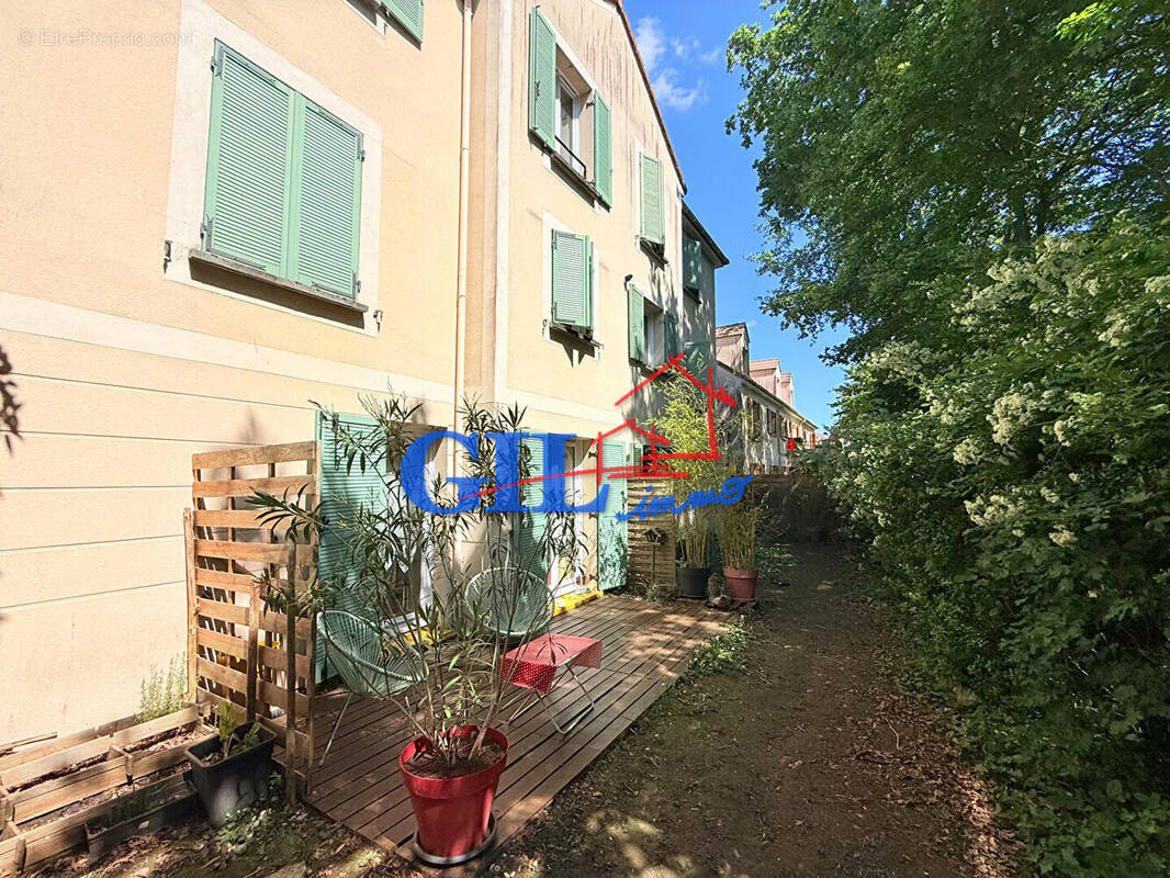 Appartement à SAVIGNY-LE-TEMPLE