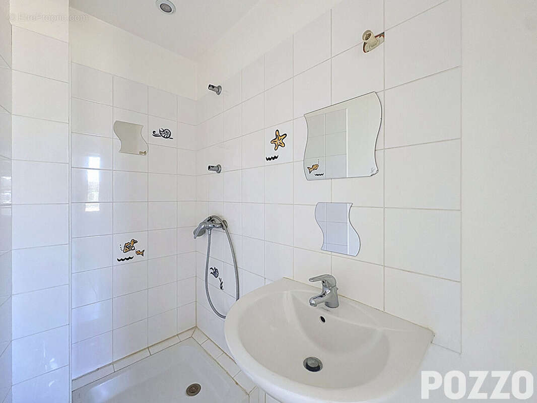 À VENDRE - Maison dans le bourg de Bréhal avec vie de plain-pied ! - photo 9