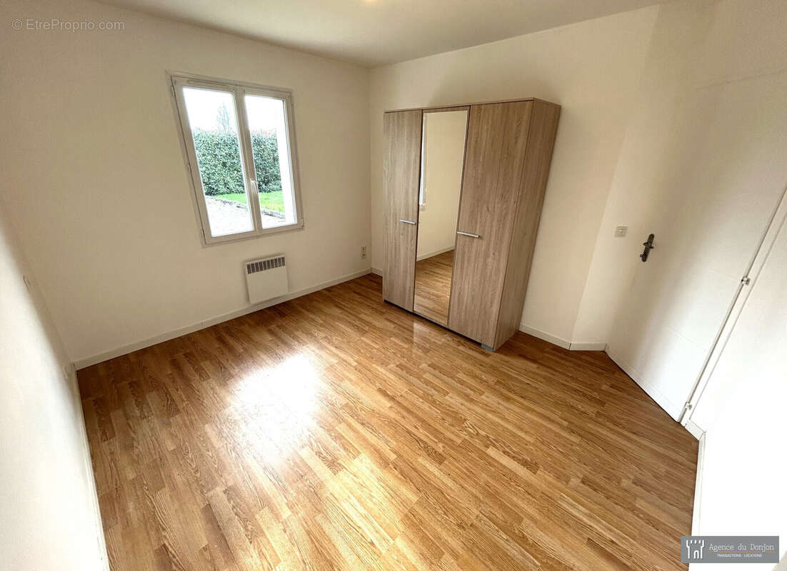 Maison à SAINT-GENIS-DE-SAINTONGE