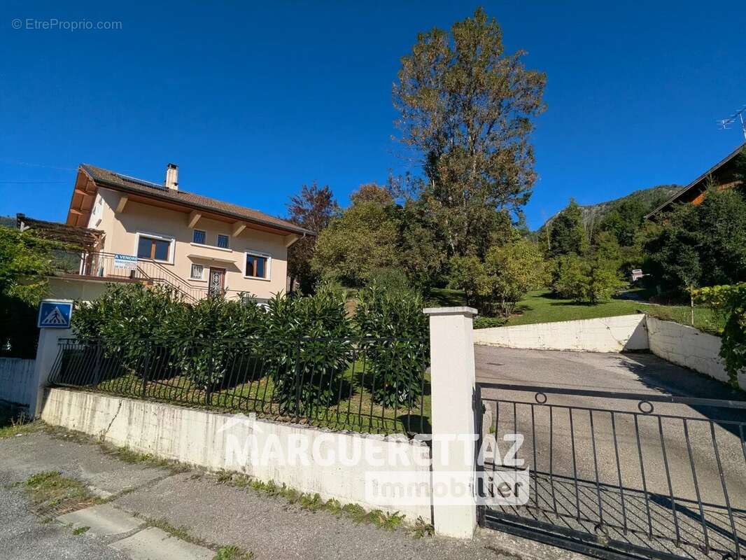 Maison à ONNION