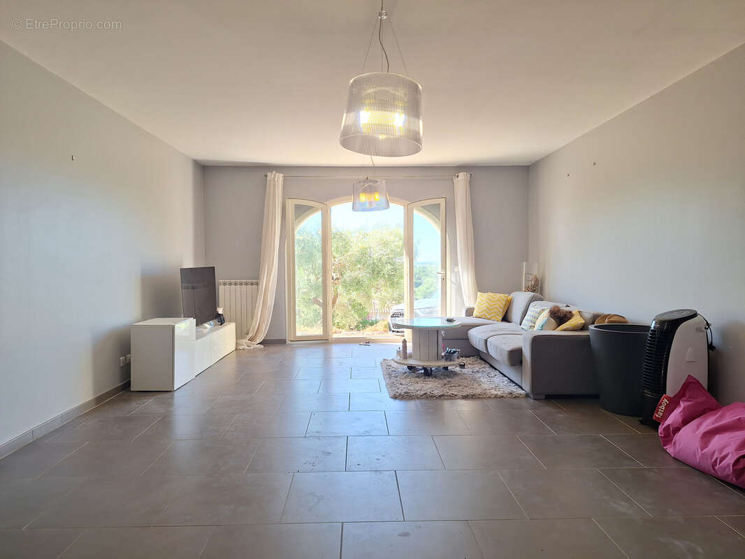 Maison à BELLEGARDE