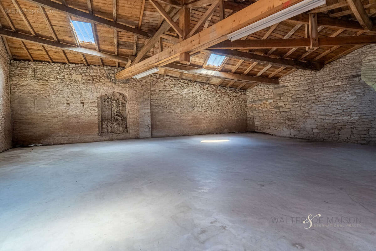 Maison à GENSAC-LA-PALLUE