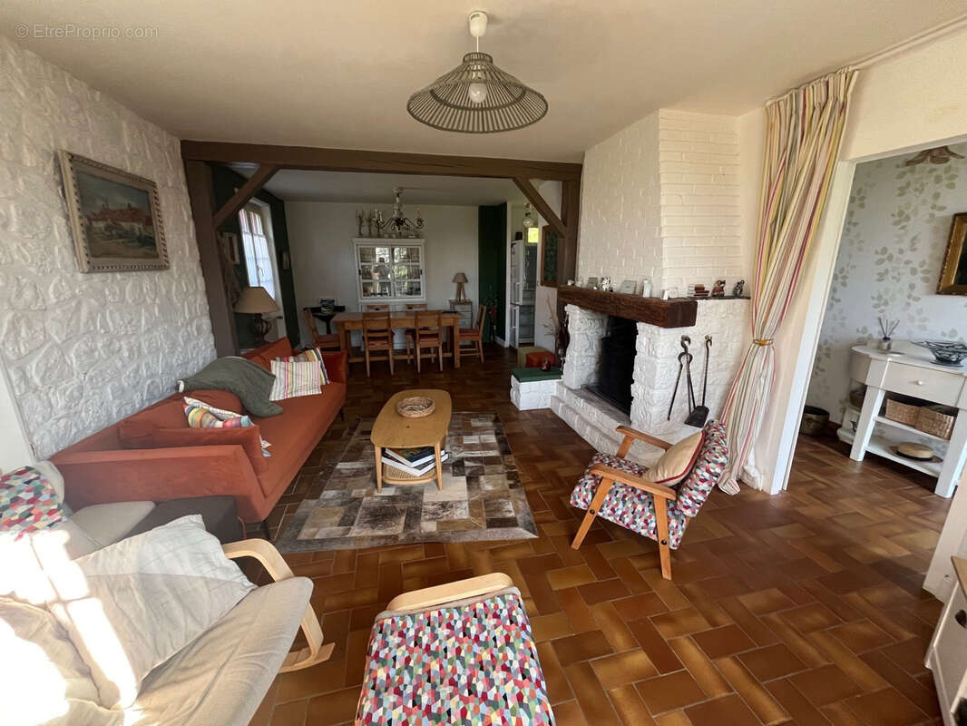 Maison à COURCELLES