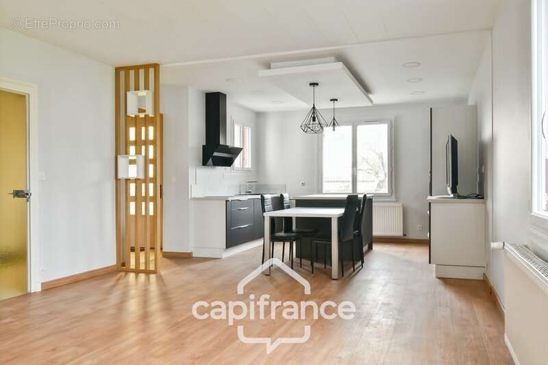 Maison à vendre entièrement rénovée, 6 pièces SAINT JEAN D'ANGELY (17), proche commerces avec jardin et garage - photo 20