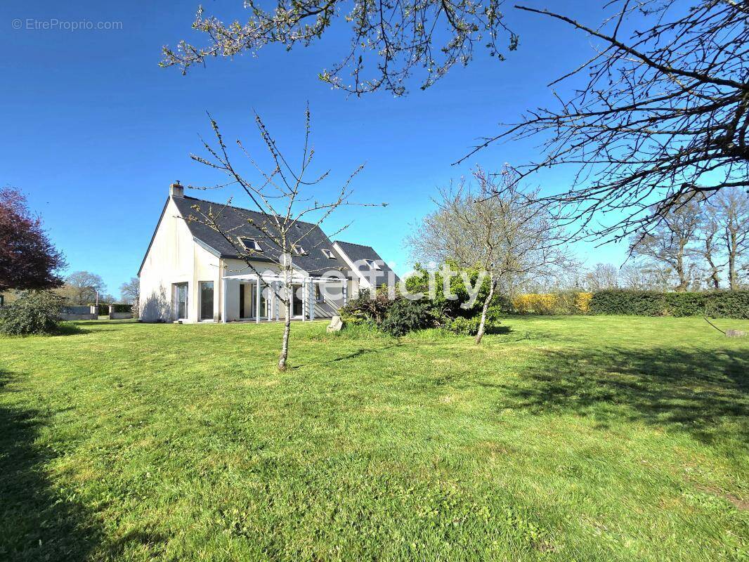 Maison à COURTILLERS