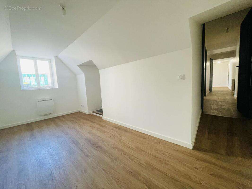 Appartement à OPTEVOZ
