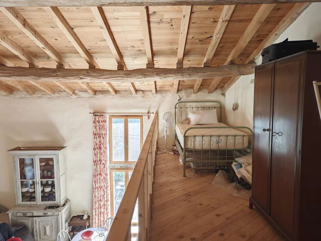 Jolie maison en pierres avec dépendances - photo 7