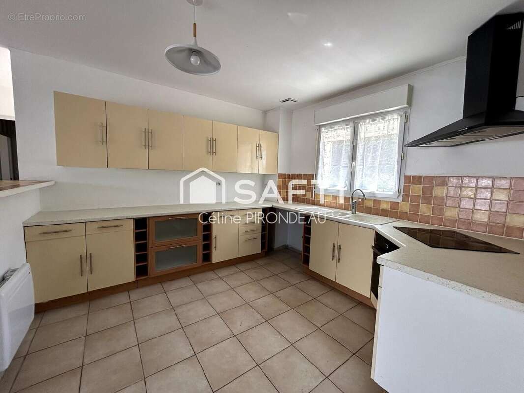 Maison 104 m² à Brain-Sur-Allonnes  - photo 2