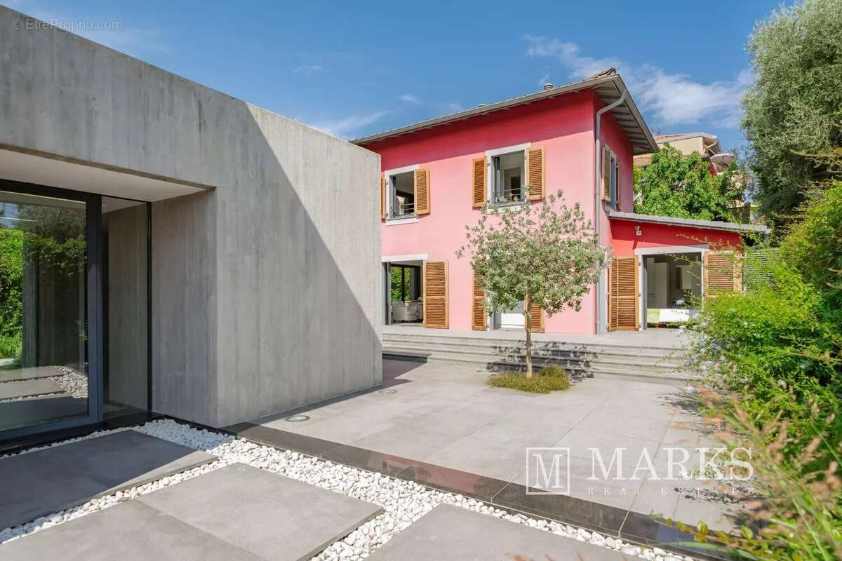 Villa de luxe de 4 chambres au centre de Saint-Jean avec terrain plat - photo 23