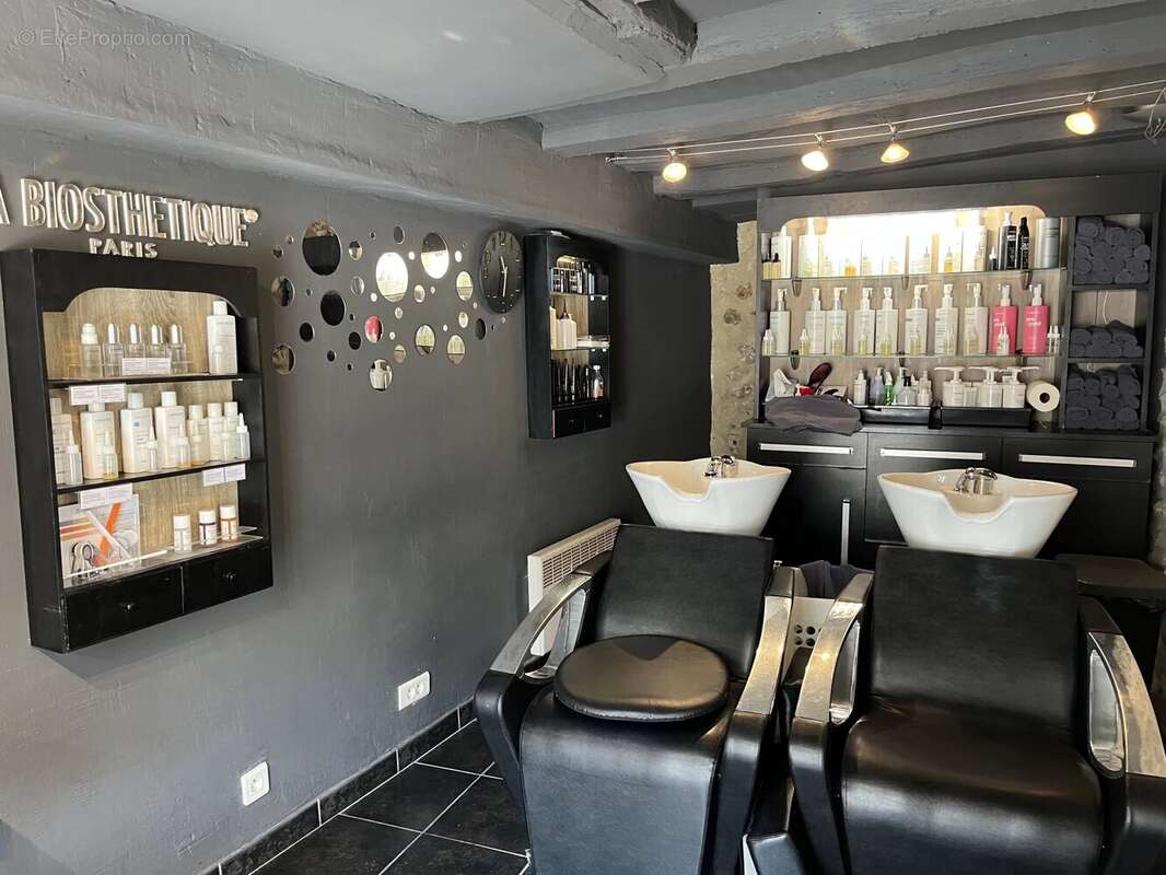 Commerce à DAMPIERRE-EN-YVELINES