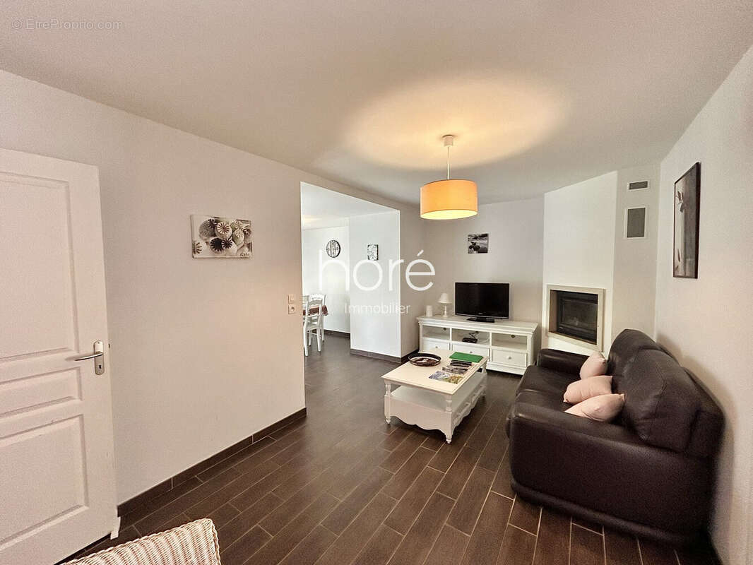 Maison à COLLEVILLE-SUR-MER