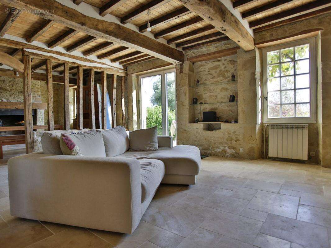 Maison à VIC-FEZENSAC