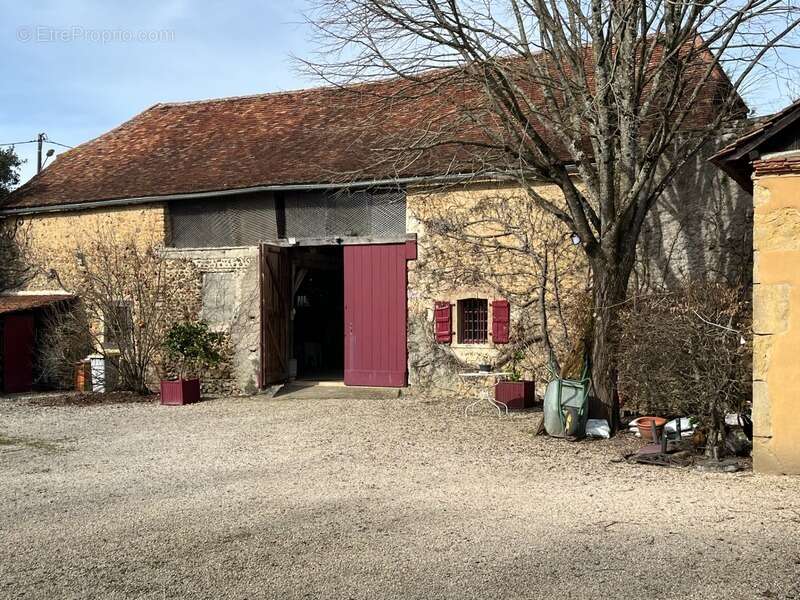 ELEGANT CHATEAU XVIIIs, sans travaux, sur 1 hectare clos de murs, jardin paysagé, chapelle, orangerie, dépendances, pour famille - photo 44