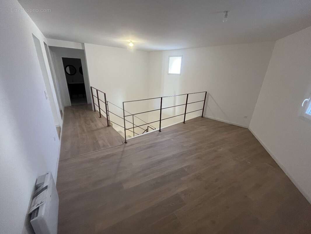 Belle maison de caractère de 200m2 avec 5 chambres en parfait état au cur historique de Roujan - photo 13