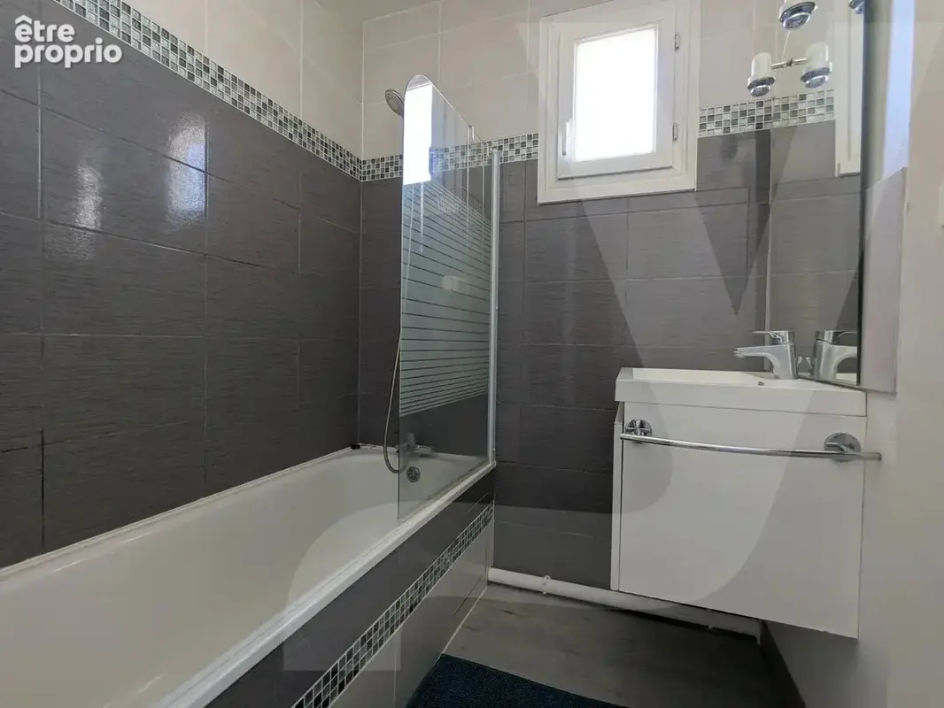 Dernier étage – T3 de 60 m² avec 2 chambres, balcon, cave et parking en sous-sol – Rue Hector Berlioz - photo 7