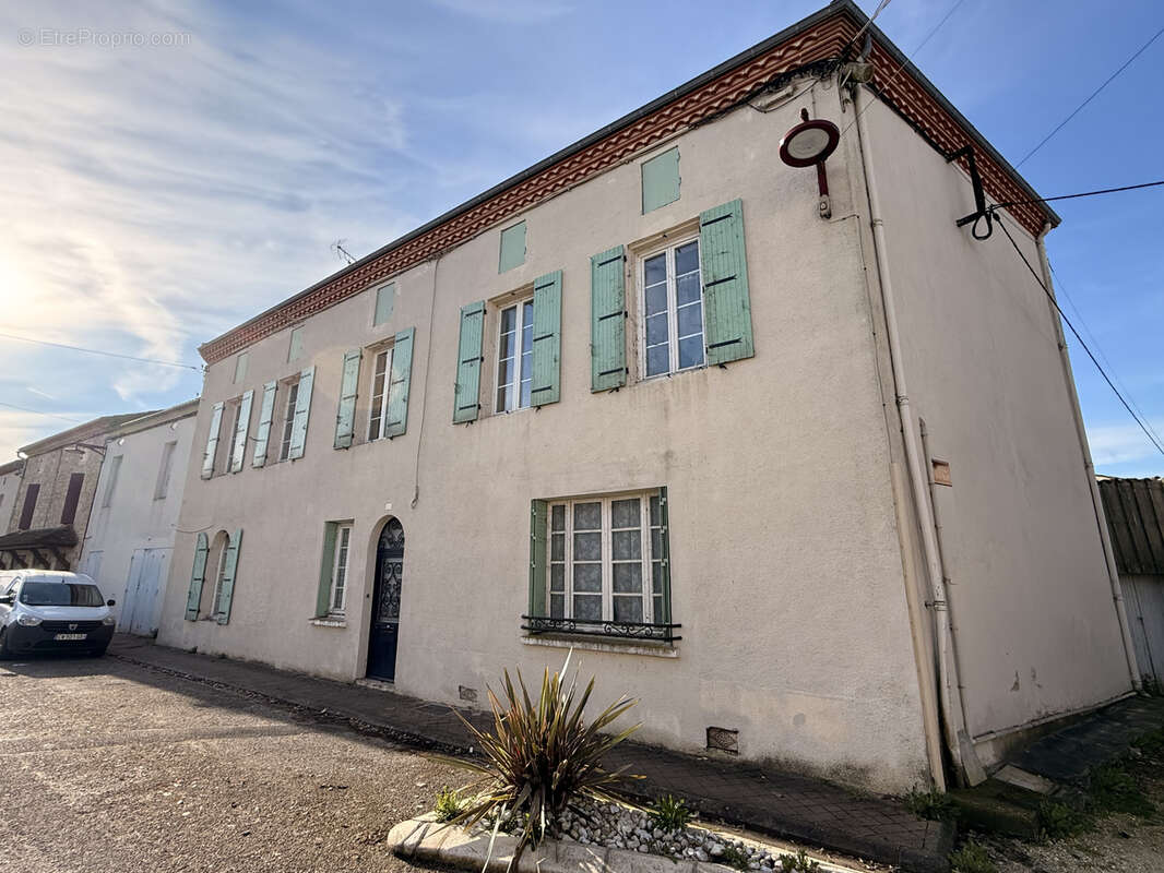 Maison à LAROQUE-TIMBAUT