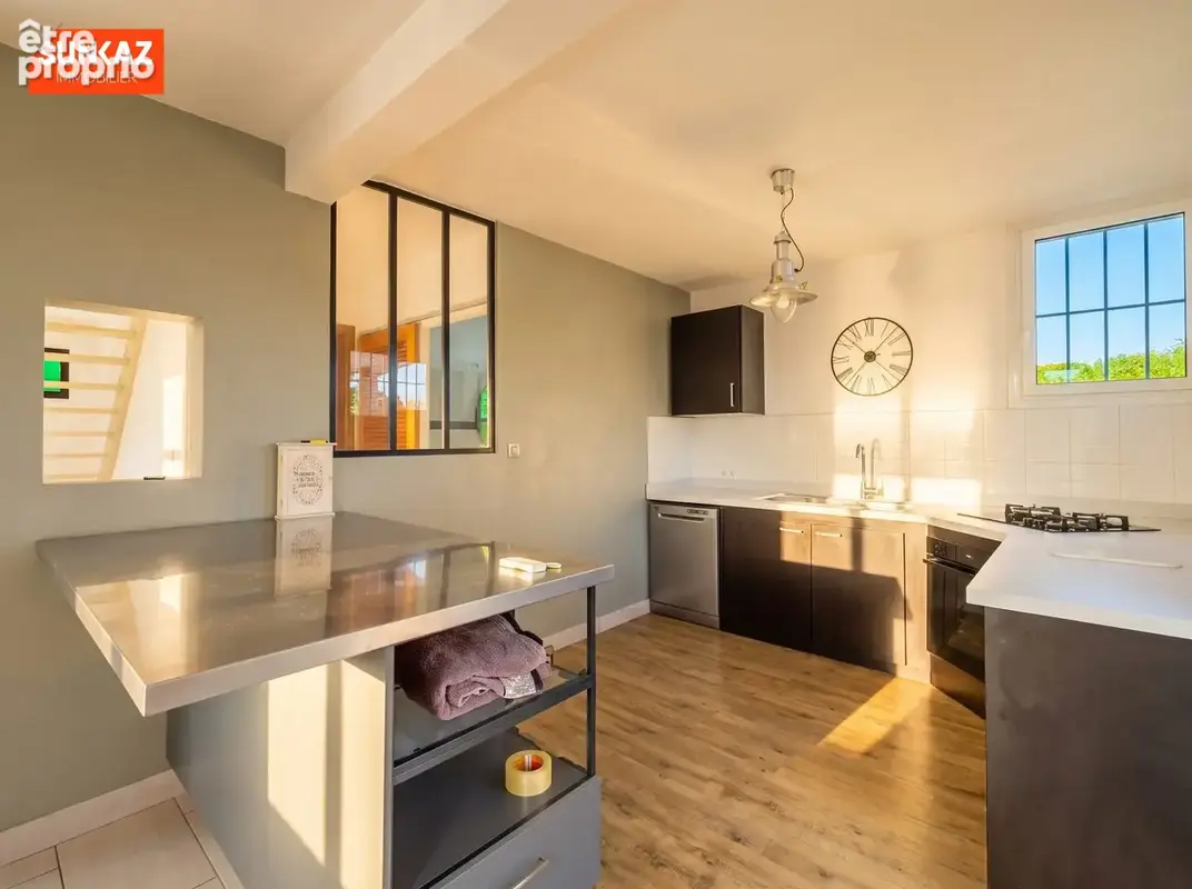 Maison 5 pièces 125 m² à vendre à Saint-Pierre (97410) - photo 2