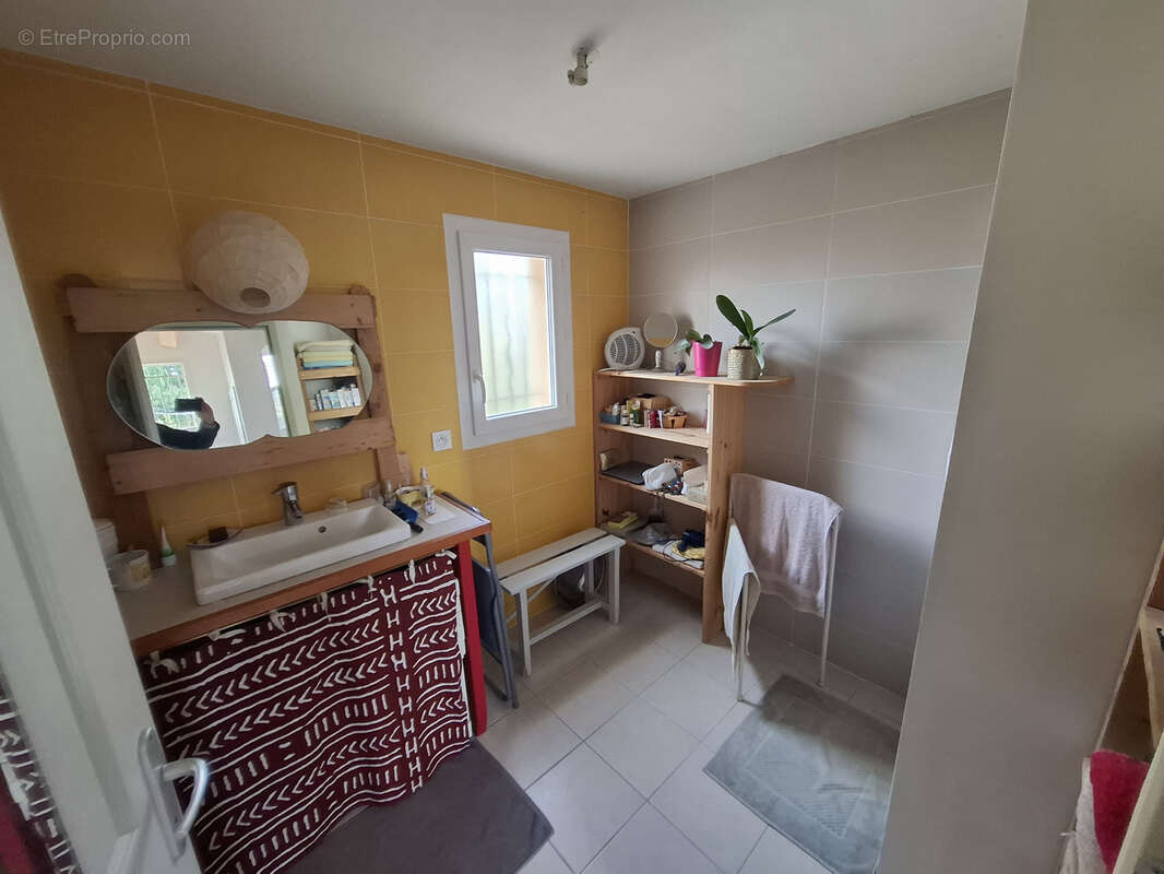 Maison à FONTVIEILLE