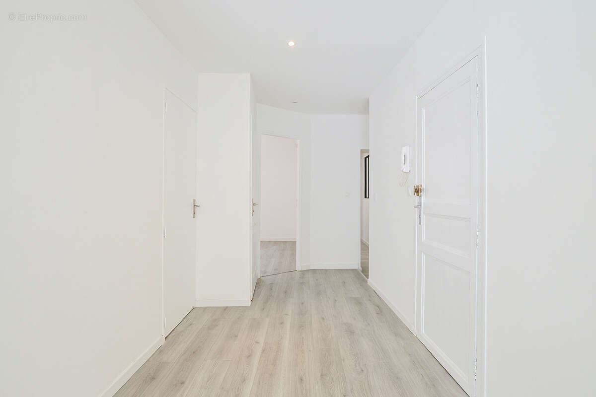 Appartement à SOLLIES-PONT