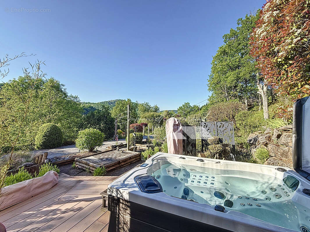 Maison à SAINT-BEAUZELY