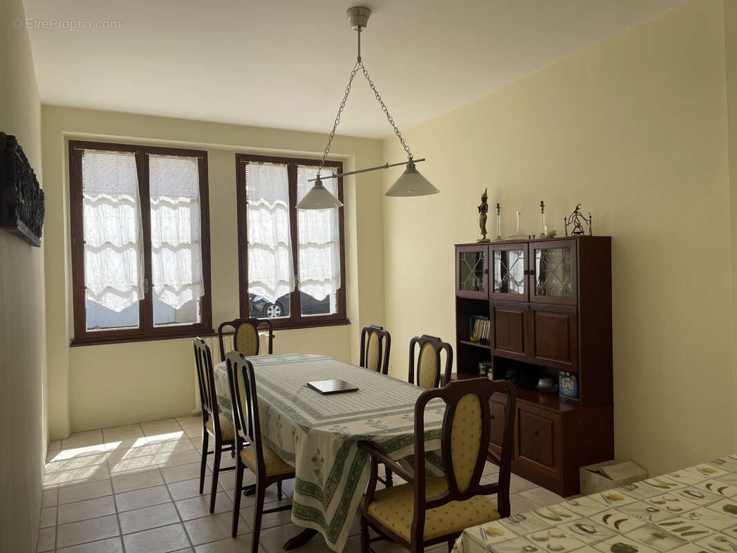 Maison bourgeoise au village avec jardin très bon état - photo 8