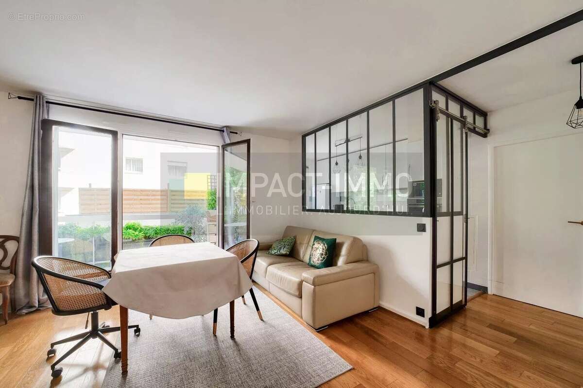 Appartement à COURBEVOIE