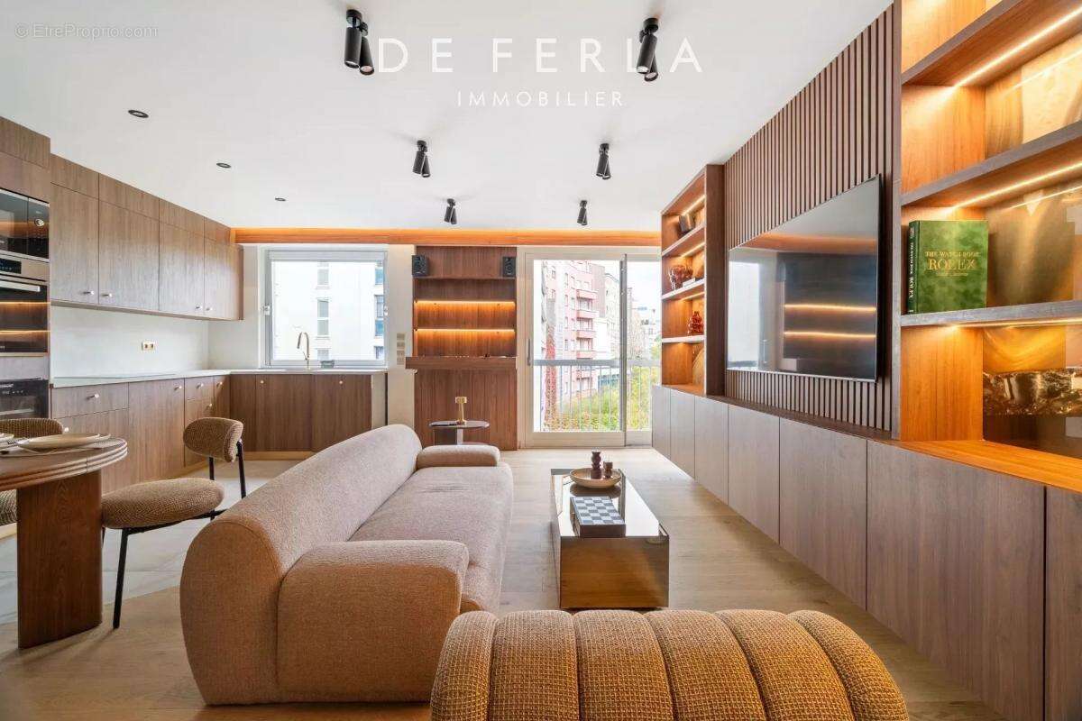 Appartement à PARIS-16E