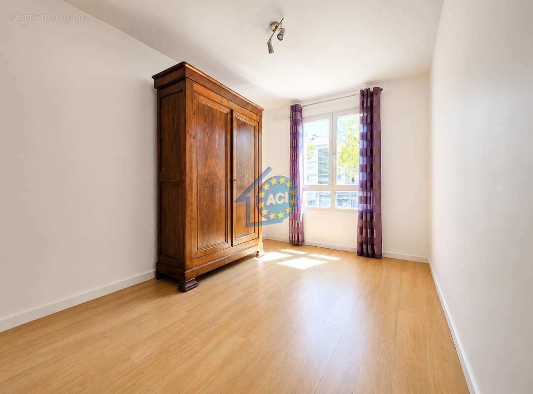 Appartement F4 - 83 m² - 3 chambres - 2 parkings - 8 min gare SNCF - photo 5
