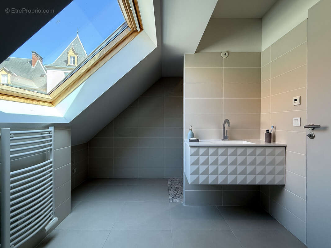 Appartement à CHATEL-SAINT-GERMAIN
