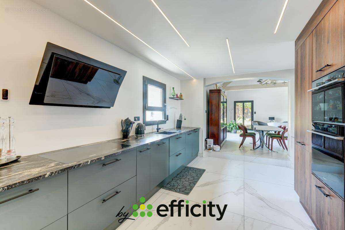 Maison 183 m² à Genas  - photo 9